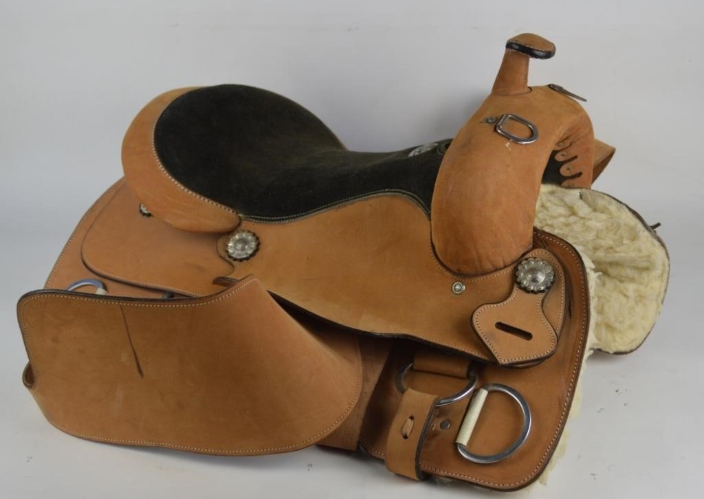 WESTERN HORSE RIDING SADDLE W SILVERED DETAIL