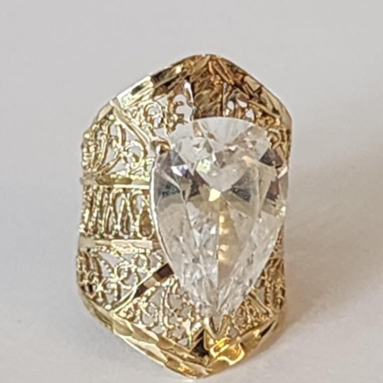 Vintage 14K Gold Ring with Pear Shaped Quartz