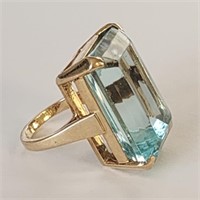 Fine & Large Aquamarine & 14K Gold Ring