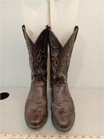 Tony Lama size: 10 cowboy boots with boot keep