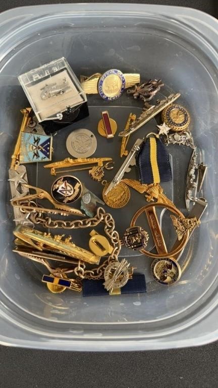 Collection of US Navy buttons, badges, gold and