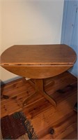 Small size round drop leaf table, measure 28