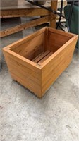 Rectangular wood plant box, five wood slats in