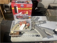 LIONEL SANTA FE TRAIN SET APPEARS TO BE MISSING