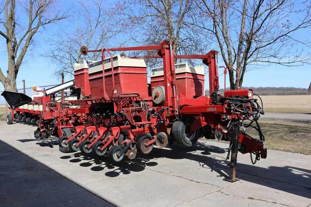 CASE IH 955 CYCLO AIR 17 ROW 24" PLANTER