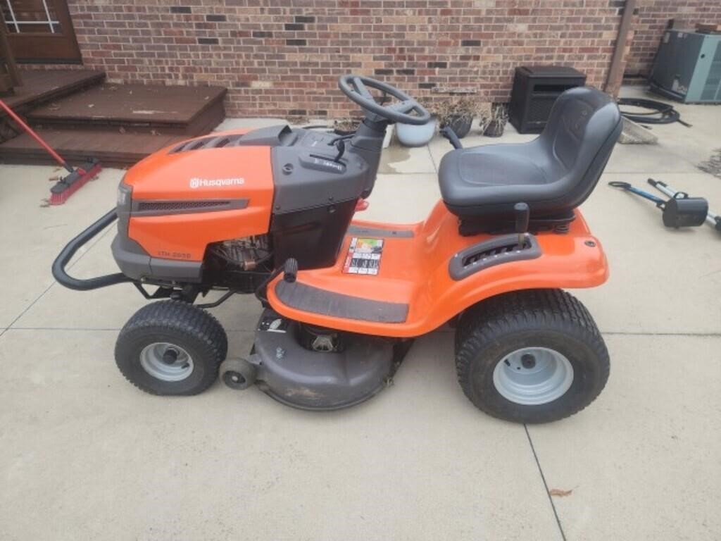 Husqvarna  LTH 2038  20 hp  42" cut   SN