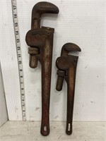2 Pipe wrenches