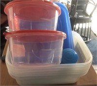 10X ASSORTED PLASTIC TUPPERWARE CONTAINERS