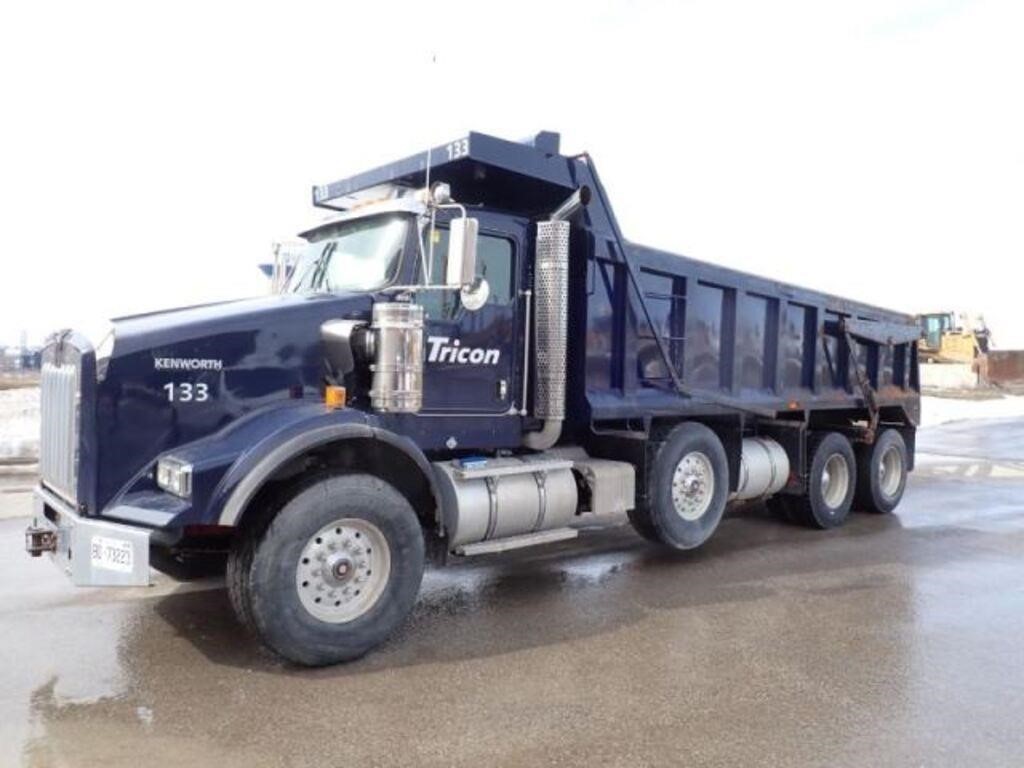 2016 Kenworth T800 Tri/A Dump Truck