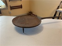 Vintage cast iron spider leg skillet 12”