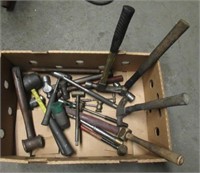 (14) Various hammers.