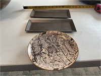 Metal trays and plate
