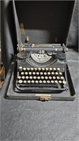 Vtg Underwood Typewriter in Case