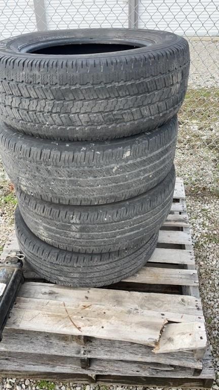 P265x60R18. Tires