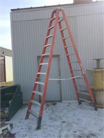 12' dual sided fiberglass step ladder B