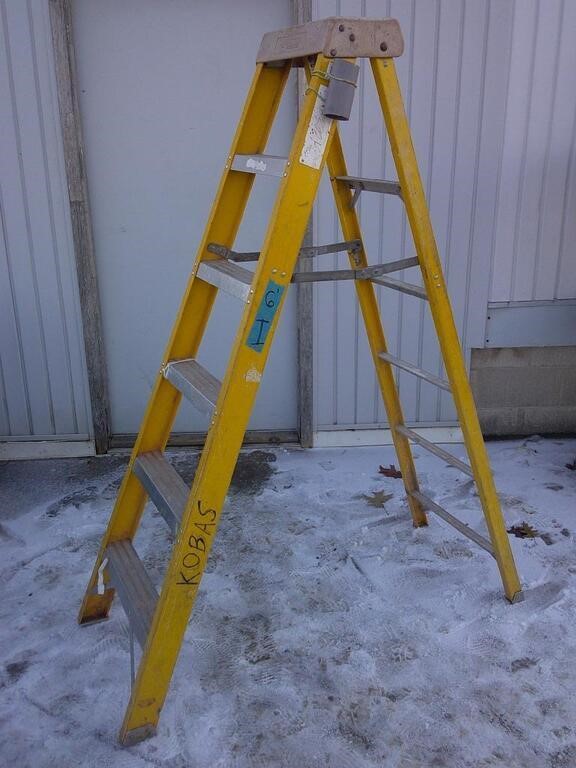 6' fiberglass step ladder I