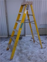 6' fiberglass step ladder I