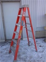 6' fiberglass step ladder J