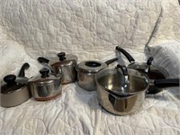 Six pots with lids