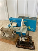 3 Toy Sewing Machines