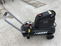 Husky 8 Gallon Air Compressor (works)