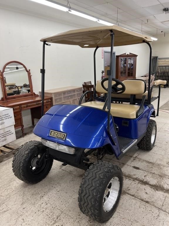 2009 EZ Go Electric Golf Cart (runs)(no charger)