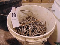 BUCKET OF STAINLESS STEEL  U CLAMPS