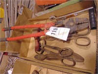FLAT OF SNIPS AND PIPE CRIMPER