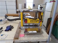 DeWalt 12" planer w/ Shop Vac dust collector