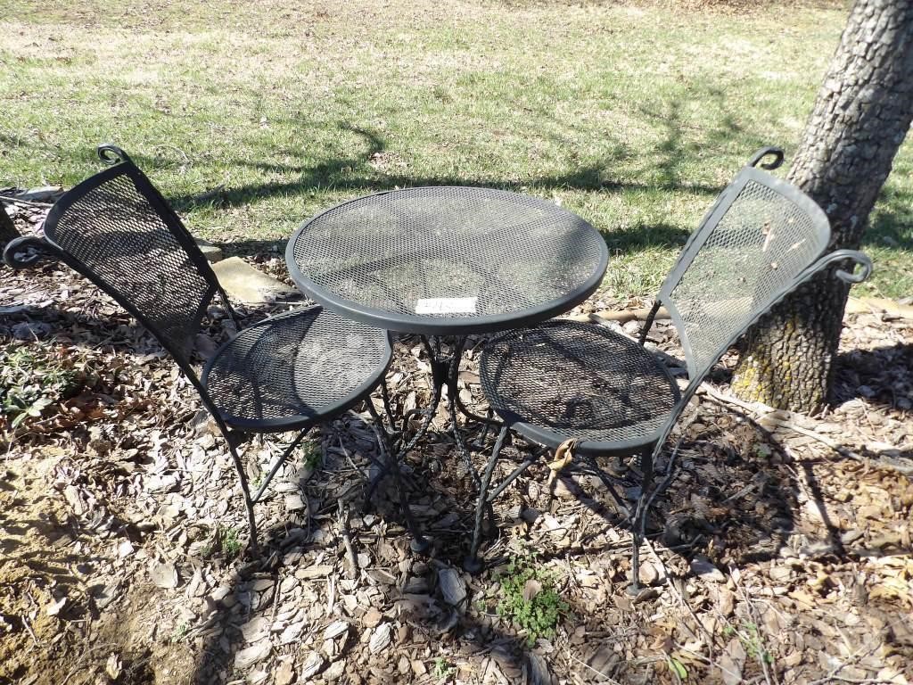 small wrought iron table & 2 chairs