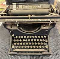 Vintage 1900's Underwood typewriter