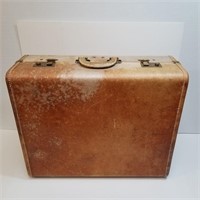 Airess Platt Suitcase w/Key 22" x 18.5" x 8"