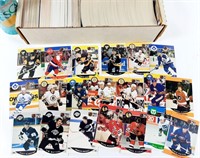 Boîte pleine de cartes de hockey en très bon état