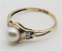 (MN) 10kp Yellow Gold Pearl and Diamond Ring