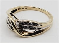 (MN) 10kt Yellow Gold Diamond Ring (size 6.5)