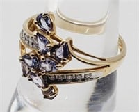 (SN) 1OkpYellow Gold Lavendar Iolite and Diamond