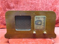 Vintage Radiola tube radio. Buzzes when turn on.
