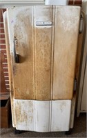 1950'S GENERAL ELECTRIC REFRIGERATOR -