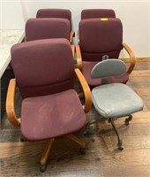 Fabric Lined Swiveling Office Chairs 
Measures