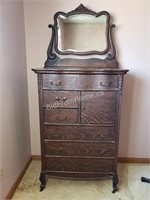 ANTIQUE CHEST OF DRAWERS