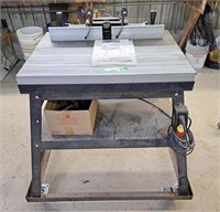 Freud 1/2" router and Craftex router table
