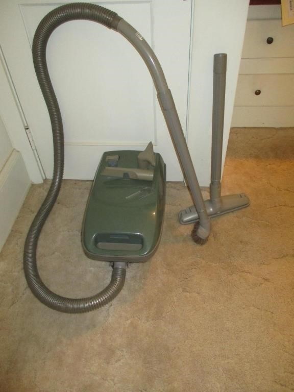 Kenmore 4.0 Canister Vacuum