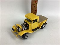 Ford pick up 1934 diecast scale  1:18 yellow