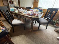 Dining Table w/1 Leaf & 6 Padded Chairs