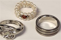 Q - LOT OF 3 COSTUME JEWELRY RINGS (32)