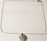 Q - STERLING SILVER PENDANT NECKLACE (82)