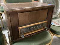 Silvertone tube radio