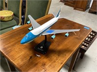 Hogan model plane