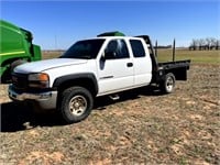 2005 GMC 2500 with Flat Bed and Factory Bed