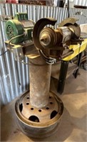 Elec. shop grinder on heavy stand (works)